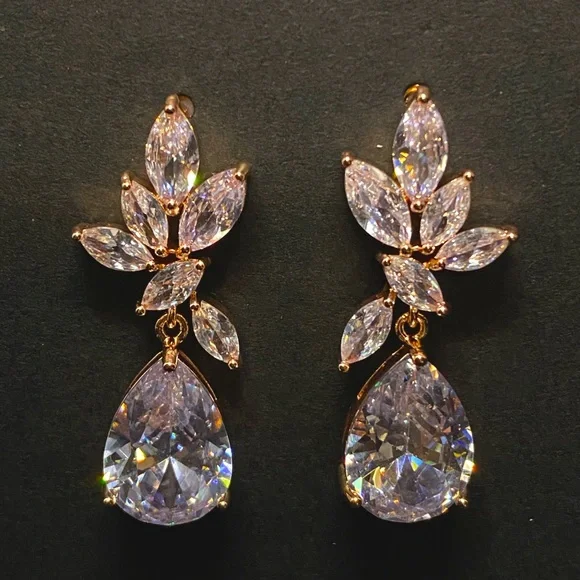 Unique leaf drop earring - Picture 3 of 6